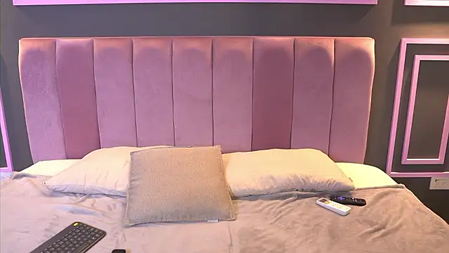 Snapshot of LiliCoxx chatting on 02-12-26, 12:44 LiliCoxx online show from 02-12-26, 12:44