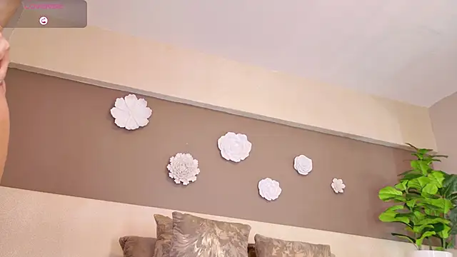 Snapshot of irisreid chatting on 06-18-26, 09:14 irisreid online show from 06-18-26, 09:14