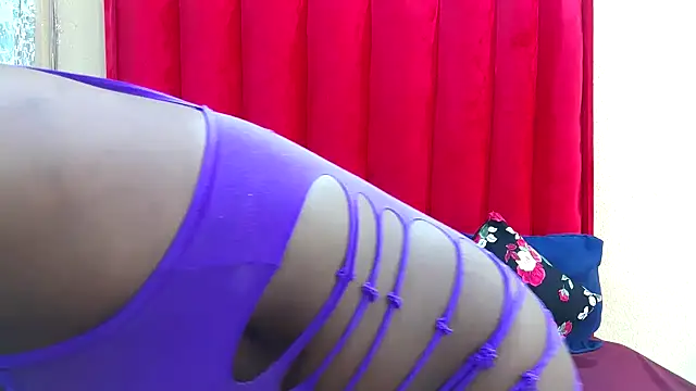 Snapshot of Lavendaxxx chatting on 05-20-26, 06:58 Lavendaxxx online show from 05-20-26, 06:58
