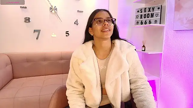 Luna Millers online show from 02-11-26, 03:33