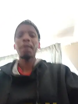 Snapshot of MUHDIC chatting on 06-14-26, 06:15 MUHDIC online show from 06-14-26, 06:15
