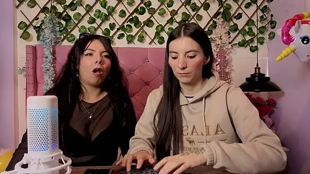 Valkiria-and-Dione online show from 04-11-26, 07:29