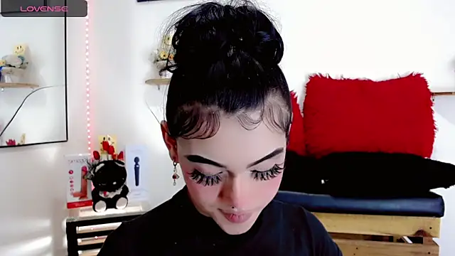 Snapshot of NathalialLooes chatting on 02-19-26, 04:52 NathalialLooes online show from 02-19-26, 04:52