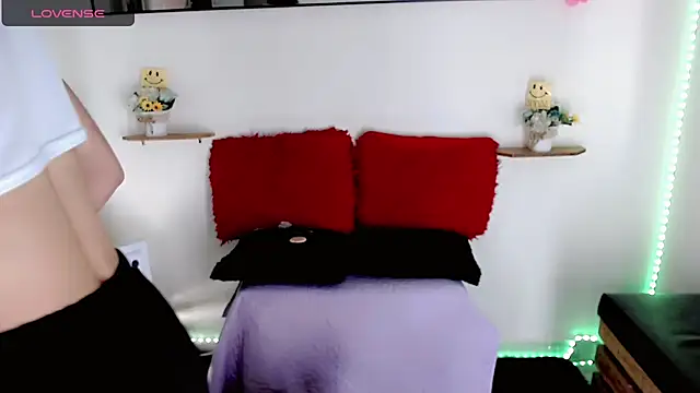 Snapshot of NathalialLooes chatting on 02-22-26, 09:57 NathalialLooes online show from 02-22-26, 09:57