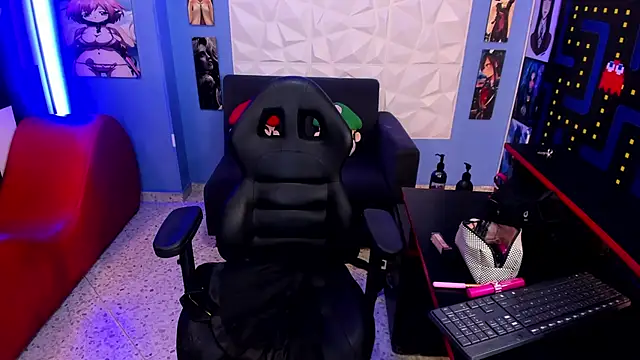 Snapshot of Red_Deevil chatting on 03-04-26, 10:27 Red Deevil online show from 03-04-26, 10:27