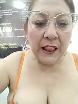 Snapshot of JULIETA_21- chatting on 06-25-26, 01:04 JULIETA 21- online show from 06-25-26, 01:04