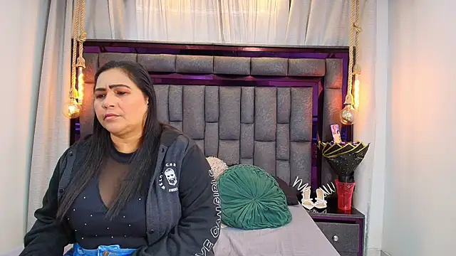 Karina Mendoza online show from 05-22-26, 12:00