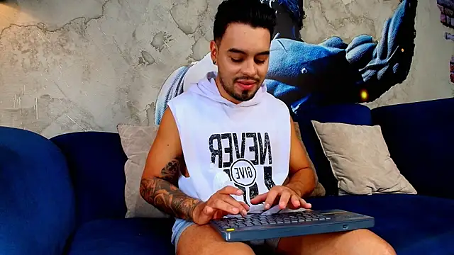 Snapshot of DaveParker_ chatting on 02-11-26, 01:27 DaveParker online show from 02-11-26, 01:27