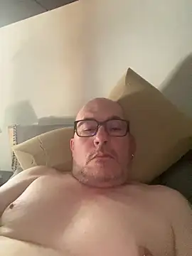 Snapshot of Pimouss01000 chatting on 06-18-26, 01:37 Pimouss01000 online show from 06-18-26, 01:37