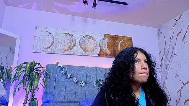 Snapshot of Zoe-yanin chatting on 02-07-26, 11:36 Zoe-yanin online show from 02-07-26, 11:36