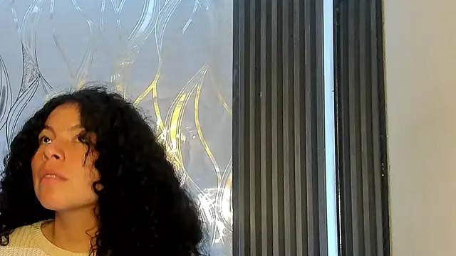 Snapshot of Zoe-yanin chatting on 02-12-26, 06:58 Zoe-yanin online show from 02-12-26, 06:58