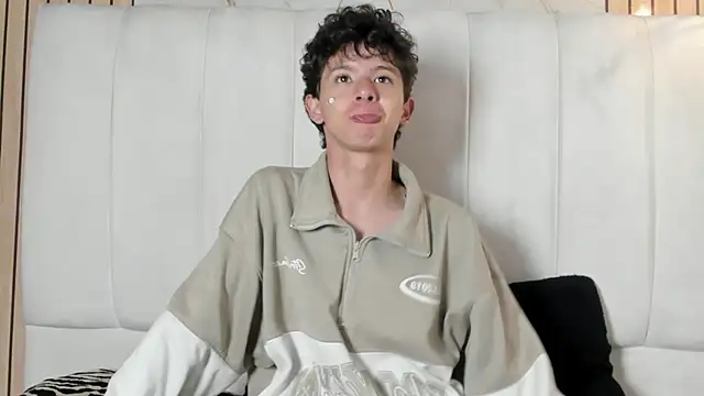 Snapshot of David_Roy_ chatting on 02-20-26, 12:27 David Roy online show from 02-20-26, 12:27