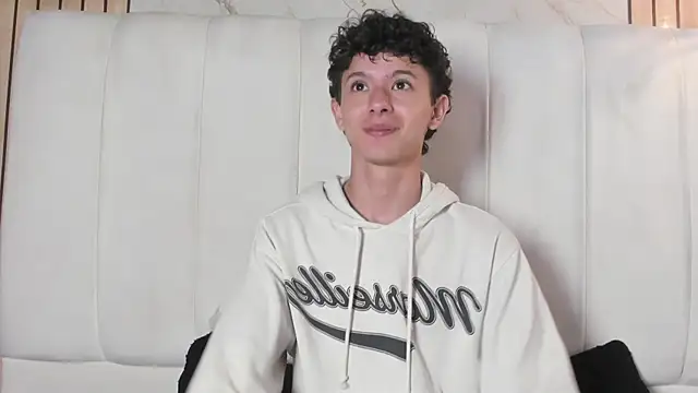 Snapshot of David_Roy_ chatting on 02-21-26, 12:39 David Roy online show from 02-21-26, 12:39