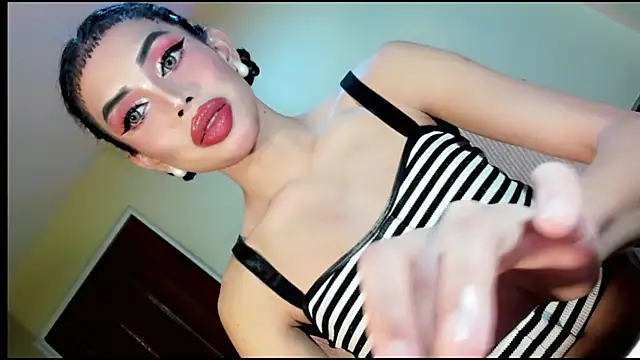 Snapshot of tiffanymers chatting on 02-11-26, 06:18 tiffanymers online show from 02-11-26, 06:18