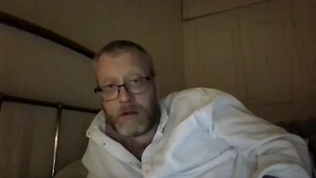 Snapshot of UnshodSixties chatting on 05-22-26, 11:21 UnshodSixties online show from 05-22-26, 11:21
