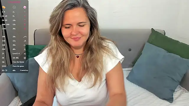 Snapshot of LilyBel chatting on 06-30-26, 01:06 LilyBel online show from 06-30-26, 01:06
