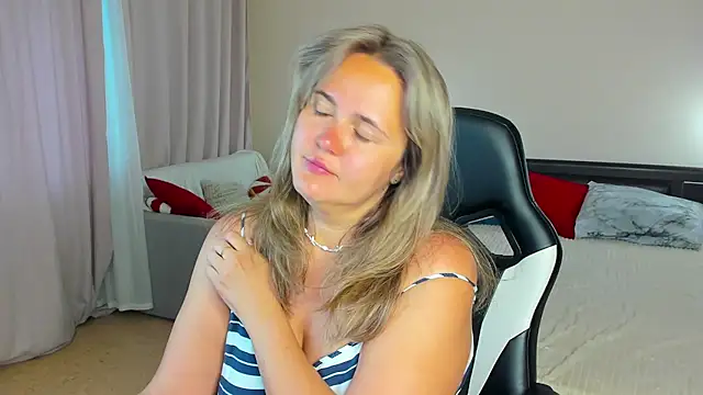 Snapshot of LilyBel chatting on 07-14-26, 12:57 LilyBel online show from 07-14-26, 12:57