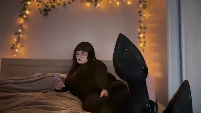 Snapshot of GoddessOdessa chatting on 02-04-26, 07:09 GoddessOdessa online show from 02-04-26, 07:09