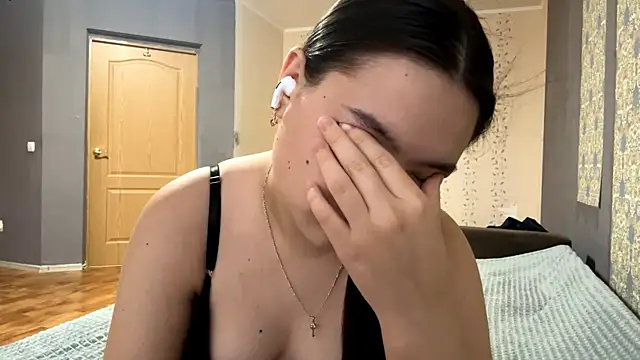 Snapshot of Ayazyn chatting on 02-16-26, 01:07 Ayazyn online show from 02-16-26, 01:07