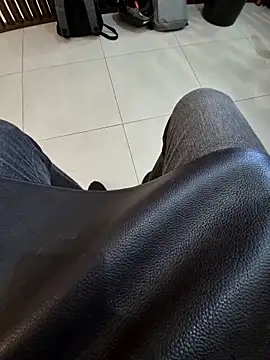 Snapshot of biel13cm chatting on 02-04-26, 01:17 biel13cm online show from 02-04-26, 01:17