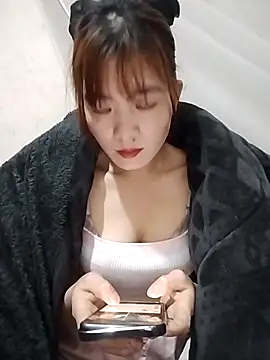 Snapshot of Queen-love45 chatting on 02-18-26, 04:08 Queen-love45 online show from 02-18-26, 04:08