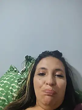Snapshot of KENDRA-HONEY chatting on 05-27-26, 04:09 KENDRA-HONEY online show from 05-27-26, 04:09