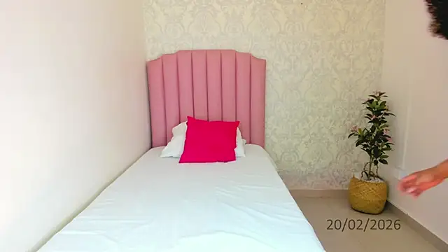 Snapshot of Brit_weston chatting on 02-20-26, 08:09 Brit weston online show from 02-20-26, 08:09