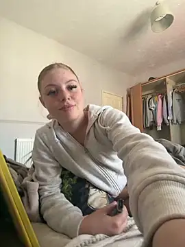 Snapshot of Paige_love chatting on 04-23-26, 01:24 Paige love online show from 04-23-26, 01:24