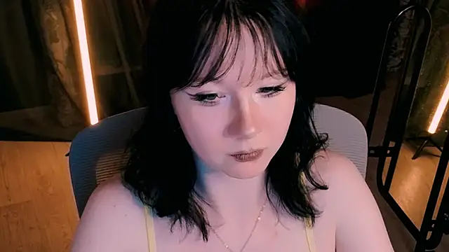 Snapshot of marty_bree chatting on 07-18-26, 06:01 marty bree online show from 07-18-26, 06:01