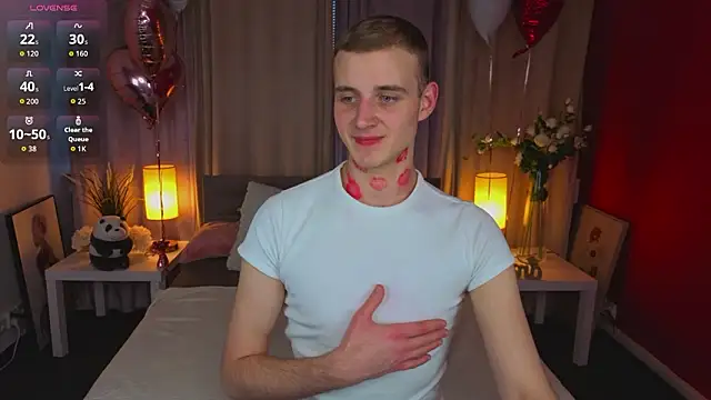 Snapshot of HereAlexColee chatting on 02-14-26, 02:36 HereAlexColee online show from 02-14-26, 02:36