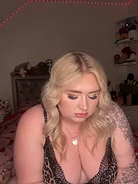 Snapshot of TwoWayT_xx chatting on 02-08-26, 12:25 TwoWayT xx online show from 02-08-26, 12:25