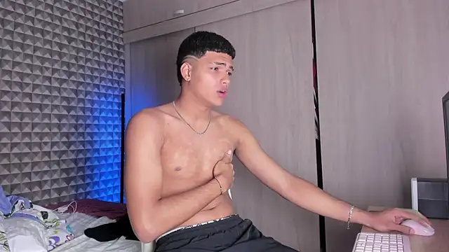 Snapshot of Keinner_BigDick chatting on 02-19-26, 11:23 Keinner BigDick online show from 02-19-26, 11:23