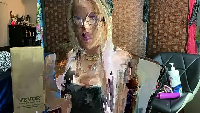 Snapshot of VANTABLACKXXX chatting on 02-26-26, 12:37 VANTABLACKXXX online show from 02-26-26, 12:37