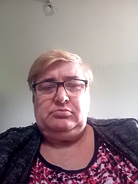 Snapshot of SusanStar874 chatting on 04-21-26, 07:36 SusanStar874 online show from 04-21-26, 07:36