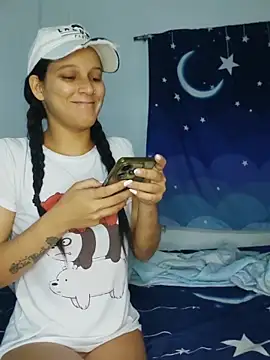 Snapshot of Perla_and_Maikol chatting on 02-21-26, 02:56 Perla and Maikol online show from 02-21-26, 02:56