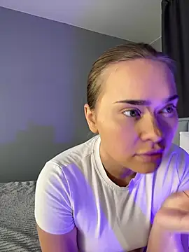 Snapshot of MonicaWestt chatting on 02-19-26, 06:42 MonicaWestt online show from 02-19-26, 06:42