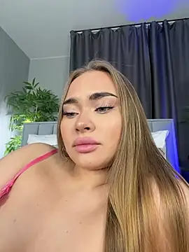Snapshot of MonicaWestt chatting on 05-15-26, 07:04 MonicaWestt online show from 05-15-26, 07:04