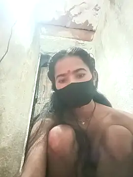 Snapshot of Sunali_Bendre chatting on 02-14-26, 02:36 Sunali Bendre online show from 02-14-26, 02:36