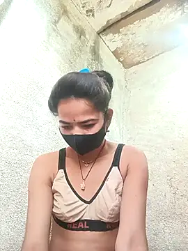 Snapshot of Sunali_Bendre chatting on 03-01-26, 02:24 Sunali Bendre online show from 03-01-26, 02:24