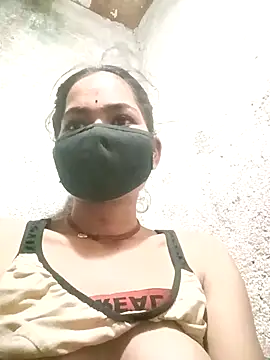 Sunali Bendre online show from 04-14-26, 02:23