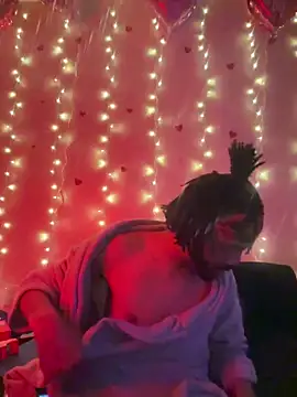 Snapshot of magic_man1085 chatting on 02-12-26, 03:18 magic man1085 online show from 02-12-26, 03:18