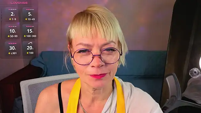 Snapshot of Ann_Annise chatting on 06-20-26, 04:21 Ann Annise online show from 06-20-26, 04:21