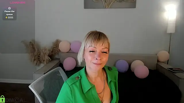 Snapshot of Ann_Annise chatting on 07-04-26, 12:39 Ann Annise online show from 07-04-26, 12:39