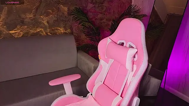 Snapshot of Candy_Lir chatting on 02-14-26, 09:06 Candy Lir online show from 02-14-26, 09:06