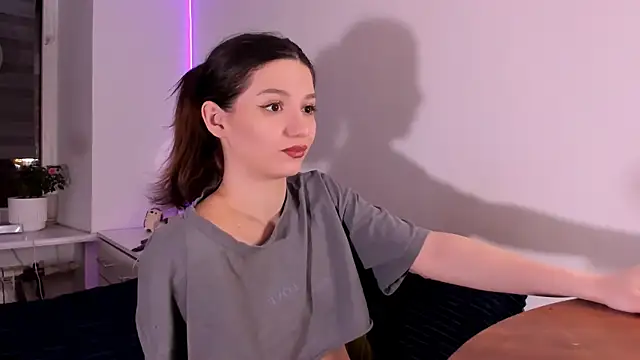 miabellee  online show from 04-02-26, 11:02