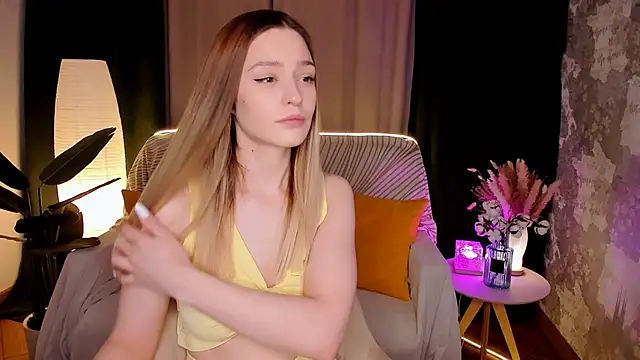 Snapshot of cherrykississ chatting on 02-13-26, 08:43 cherrykississ online show from 02-13-26, 08:43