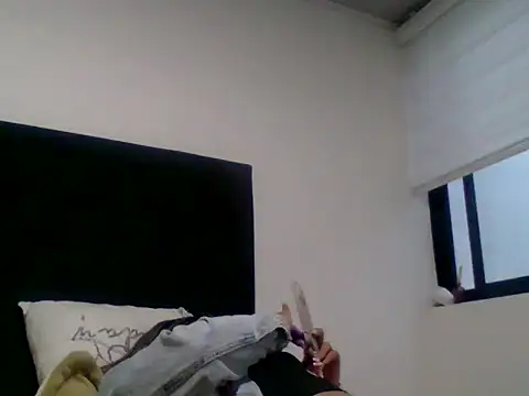 Snapshot of Ambar_Cortes chatting on 02-18-26, 10:39 Ambar Cortes online show from 02-18-26, 10:39