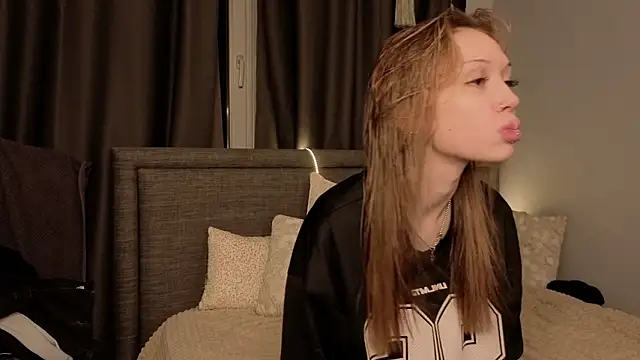 Snapshot of CarmenScott chatting on 03-01-26, 08:33 CarmenScott online show from 03-01-26, 08:33