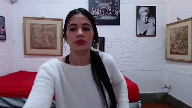 Snapshot of JulianaLopera1 chatting on 02-26-26, 01:21 JulianaLopera1 online show from 02-26-26, 01:21