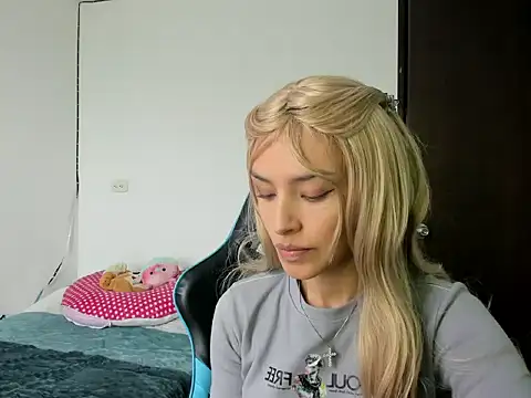 Snapshot of Megan_Blue_ chatting on 02-24-26, 04:38 Megan Blue online show from 02-24-26, 04:38